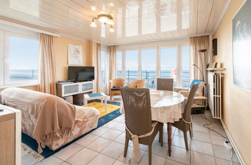 ruim-2-slaapkamer-appartement-te-koop-met-frontaal-zeezicht-004.jpg