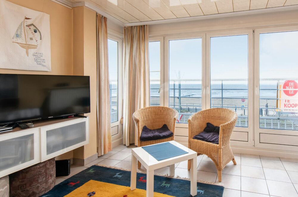 ruim-2-slaapkamer-appartement-te-koop-met-frontaal-zeezicht-006.jpg