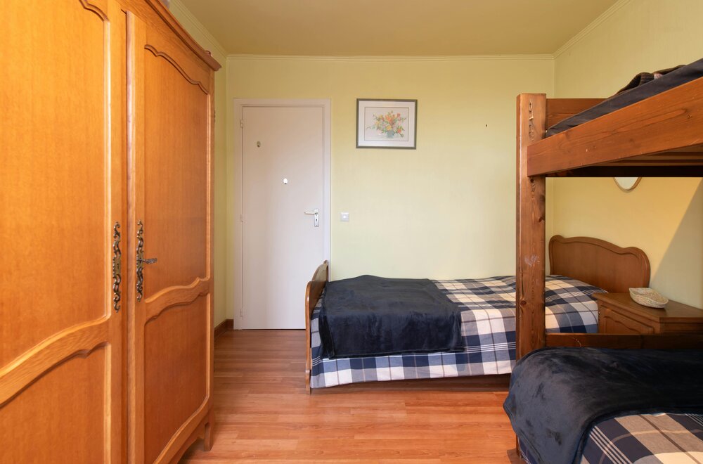 ruim-2-slaapkamer-appartement-te-koop-met-frontaal-zeezicht-011.jpg