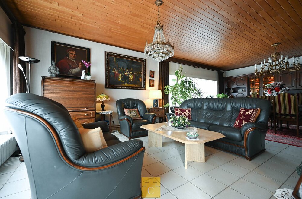 charmante-driegevelbungalow-met-tuin-en-garage-in-hartje-loppem004.jpg