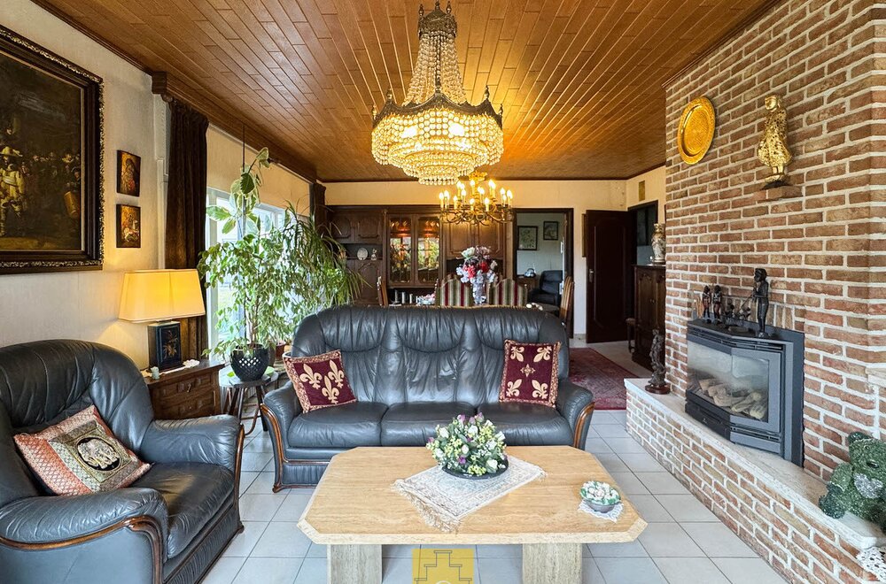 charmante-driegevelbungalow-met-tuin-en-garage-in-hartje-loppem007.jpg