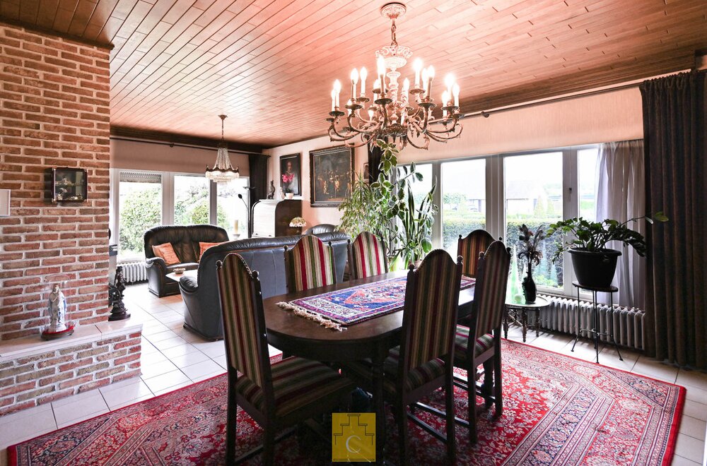 charmante-driegevelbungalow-met-tuin-en-garage-in-hartje-loppem008.jpg