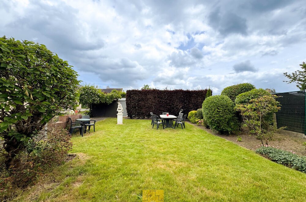 charmante-driegevelbungalow-met-tuin-en-garage-in-hartje-loppem009.jpg