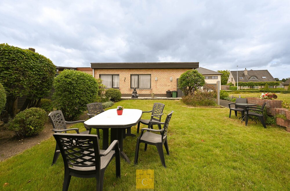charmante-driegevelbungalow-met-tuin-en-garage-in-hartje-loppem011.jpg