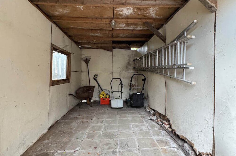 charmante-driegevelbungalow-met-tuin-en-garage-in-hartje-loppem023.jpg