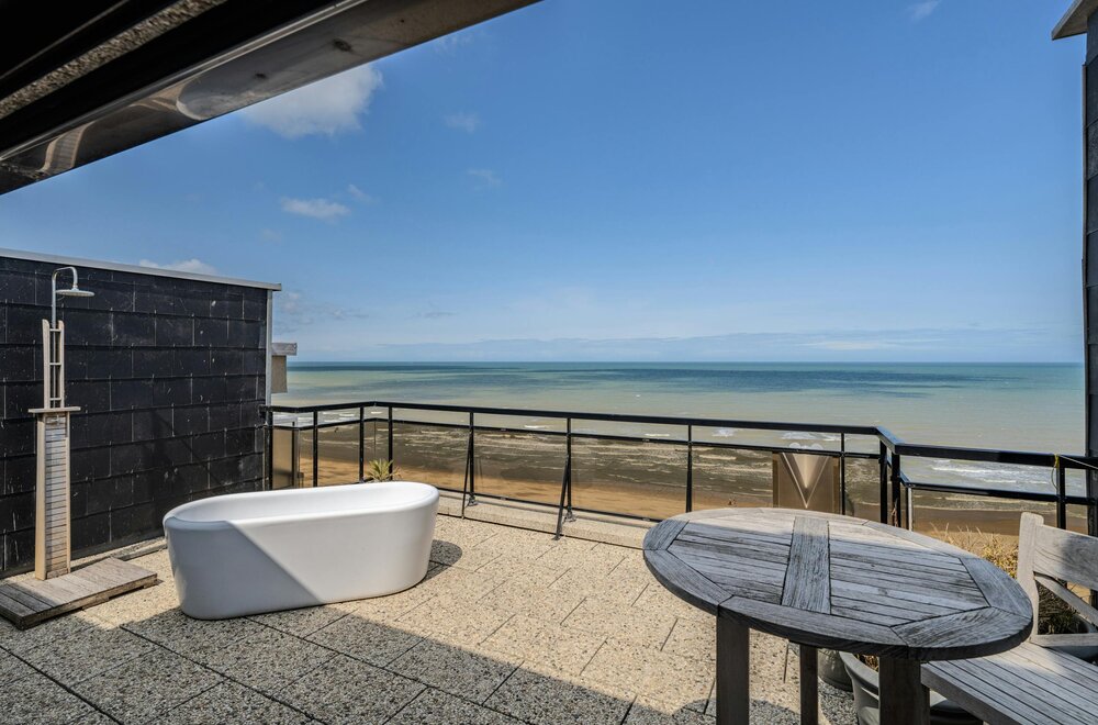 uniek-penthouse-appartement-op-de-zeedijk-te-middelkerke-001.jpg