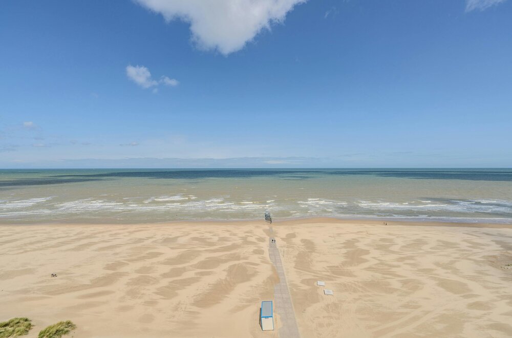 uniek-penthouse-appartement-op-de-zeedijk-te-middelkerke-002.jpg