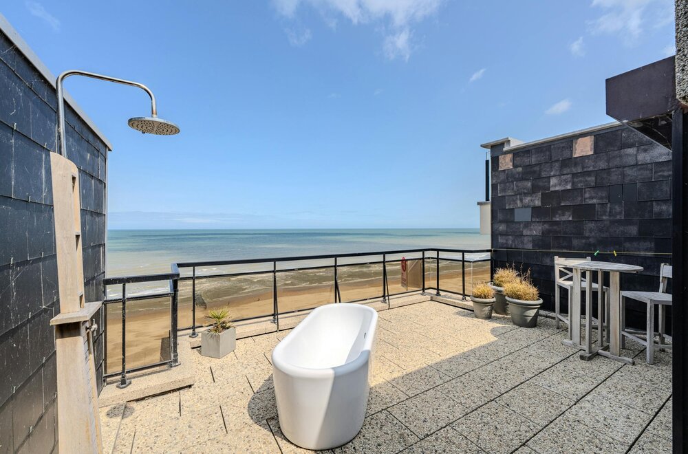 uniek-penthouse-appartement-op-de-zeedijk-te-middelkerke-005.jpg