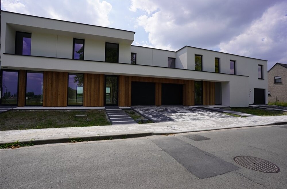 halfopen-nieuwbouwparel-op-658-m-ruimte-licht-en-leefcomfort001.jpg