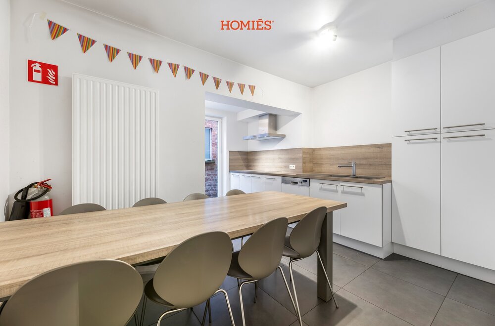 studentengebouw-met-9-kamers-eigen-sanitair007.jpg