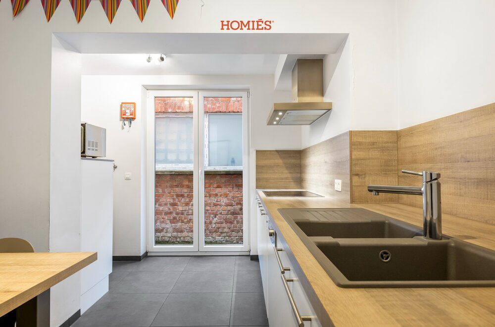 studentengebouw-met-9-kamers-eigen-sanitair008.jpg
