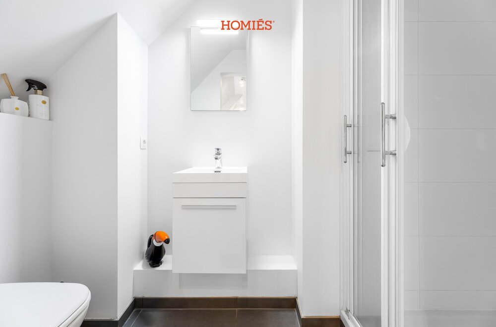 studentengebouw-met-9-kamers-eigen-sanitair010.jpg