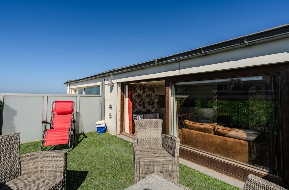 instapklaar-appartement-met-twee-slaapkamers-en-zijdelings-zeezicht-005.jpg