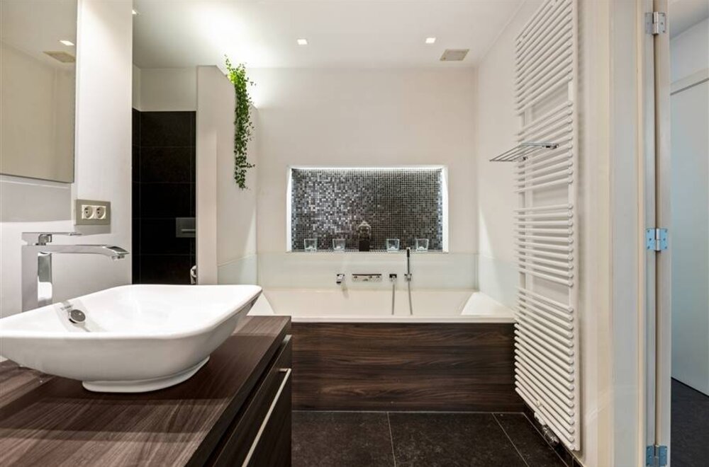 twee-luxueus-afgewerkte-appartementen-met-tuin-008.jpg