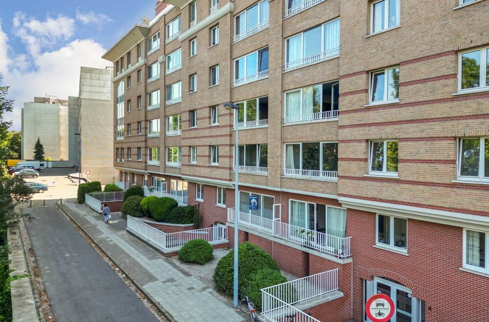 op-te-frissen-appartement-op-toplocatie-te-sint-andries001.jpg