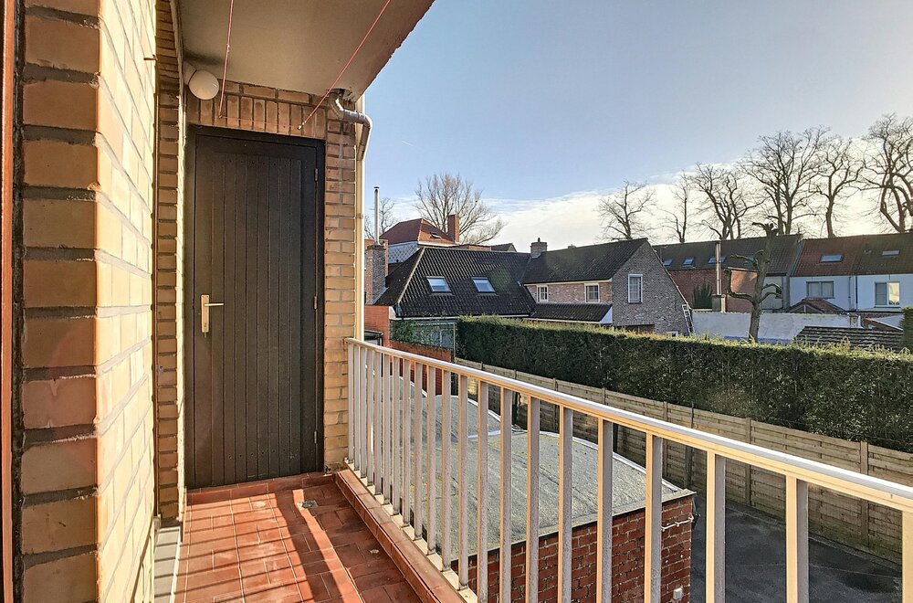 building-te-koop-met-3-appartementen-en-10-garageboxen-in-het-hart-van-brugge008.jpg