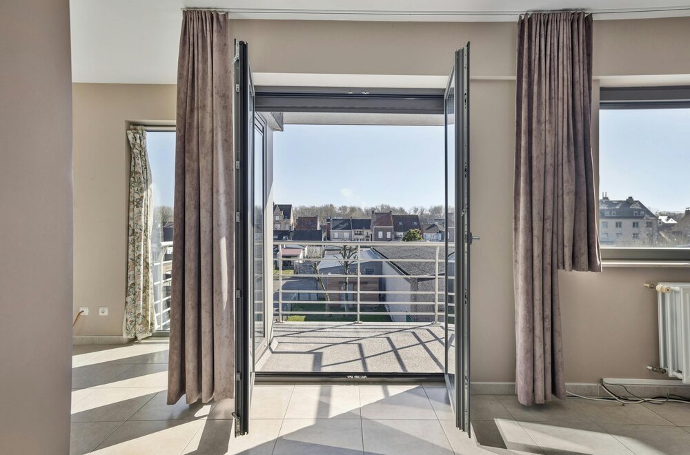 ruim-twee-slaapkamer-appartement-95m-te-koop-in-de-panne003.jpg