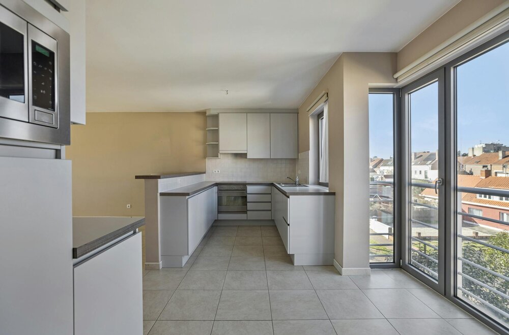 ruim-twee-slaapkamer-appartement-95m-te-koop-in-de-panne006.jpg