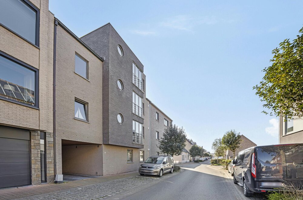 ruim-twee-slaapkamer-appartement-95m-te-koop-in-de-panne011.jpg