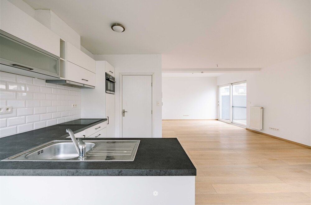 instapklaar-appartement-met-terras-en-autostaanplaats003.jpg