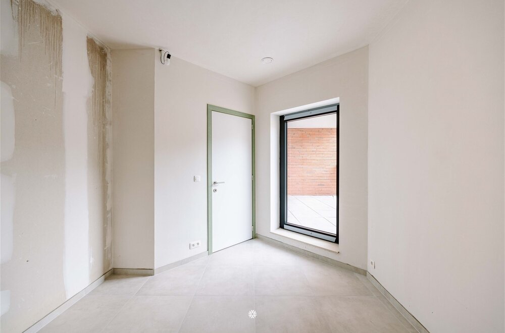 ruim-nieuwbouw-appartement-met-terras-in-sint-niklaas-6-btw-mogelijk-012.jpg