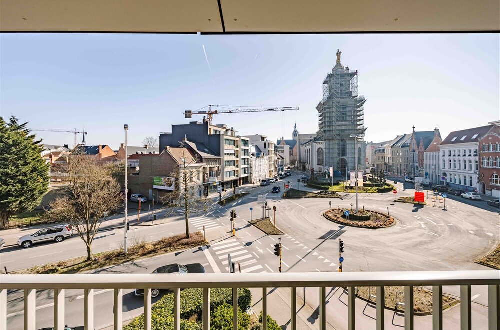 ruim-en-lichtrijk-appartement-met-panoramisch-zicht-in-hartje-sint-niklaas-002.jpg