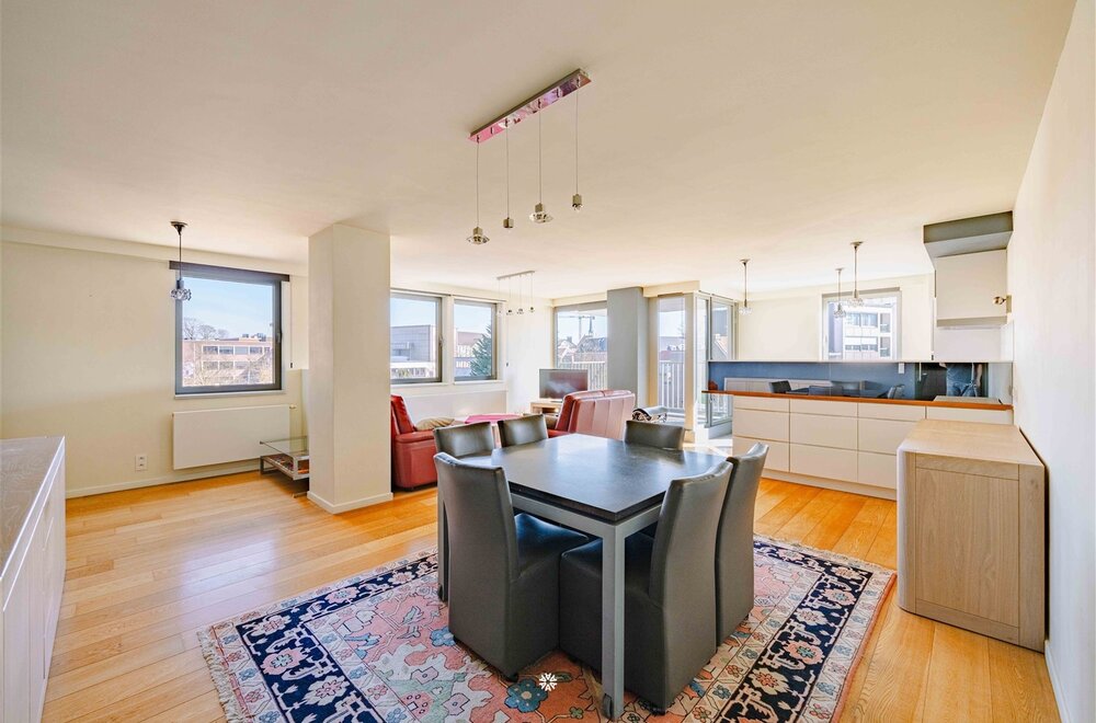 ruim-en-lichtrijk-appartement-met-panoramisch-zicht-in-hartje-sint-niklaas-003.jpg