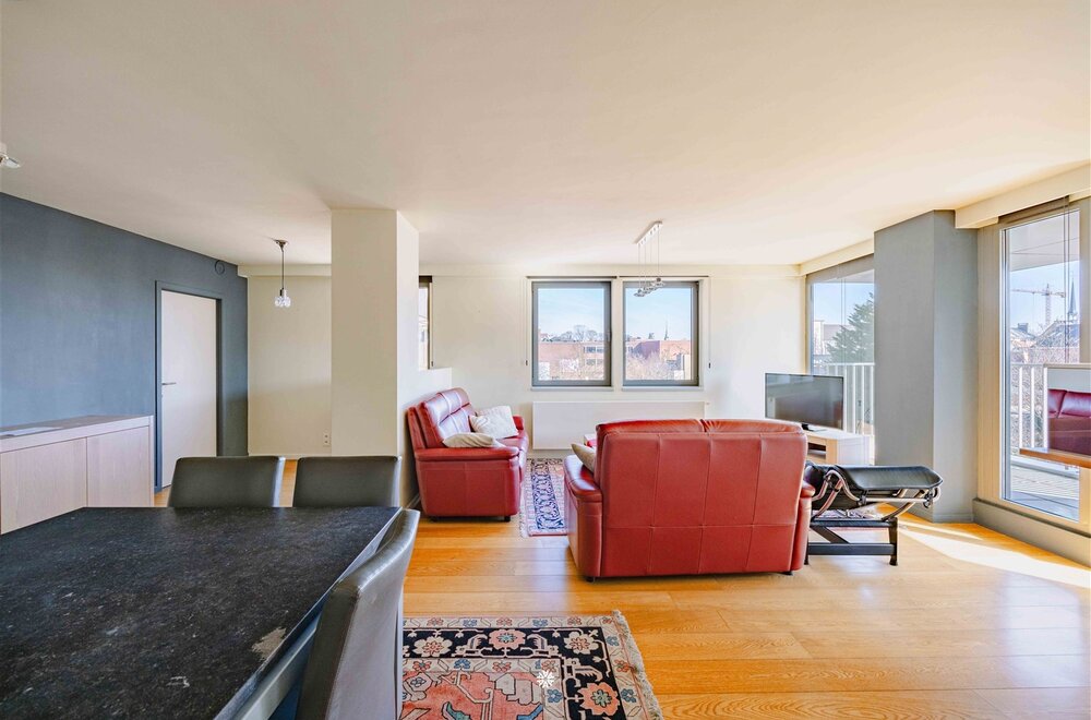 ruim-en-lichtrijk-appartement-met-panoramisch-zicht-in-hartje-sint-niklaas-005.jpg