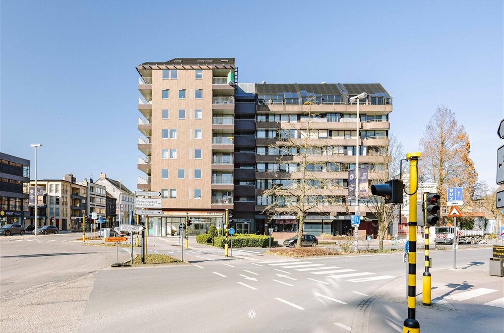 ruim-en-lichtrijk-appartement-met-panoramisch-zicht-in-hartje-sint-niklaas-014.jpg