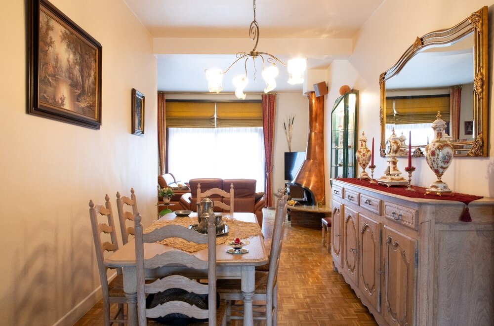 ruime-praktische-woning-met-grote-garage-praktijk-en-5-slaapkamers-005.jpg