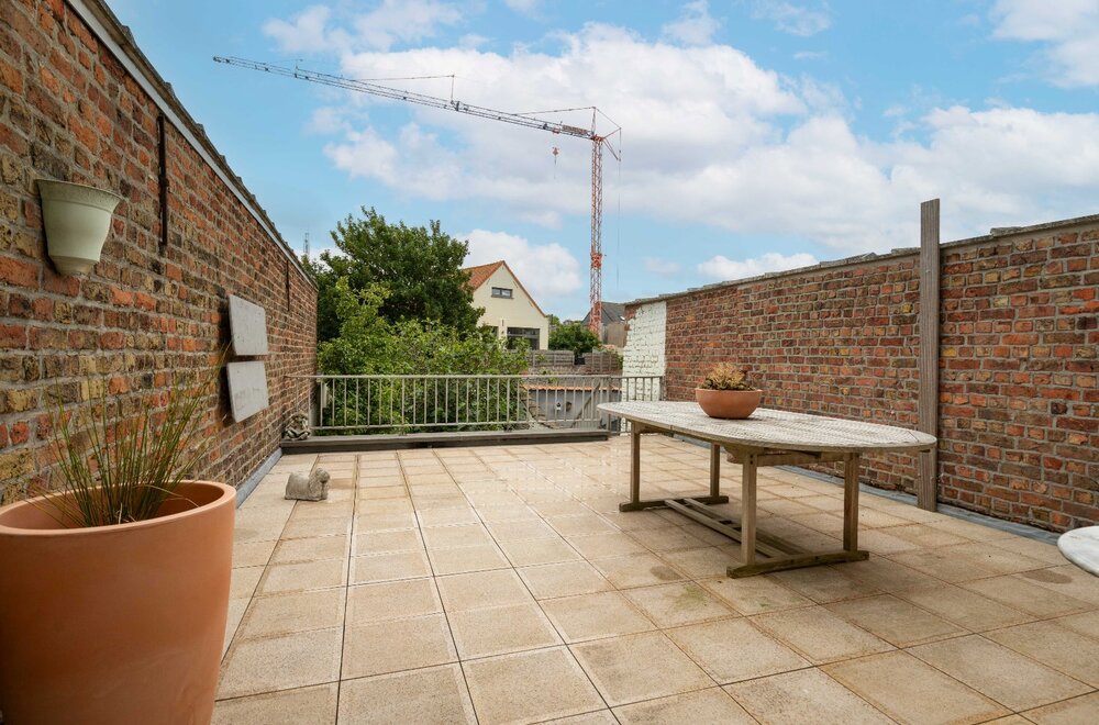 ruime-praktische-woning-met-grote-garage-praktijk-en-5-slaapkamers-011.jpg