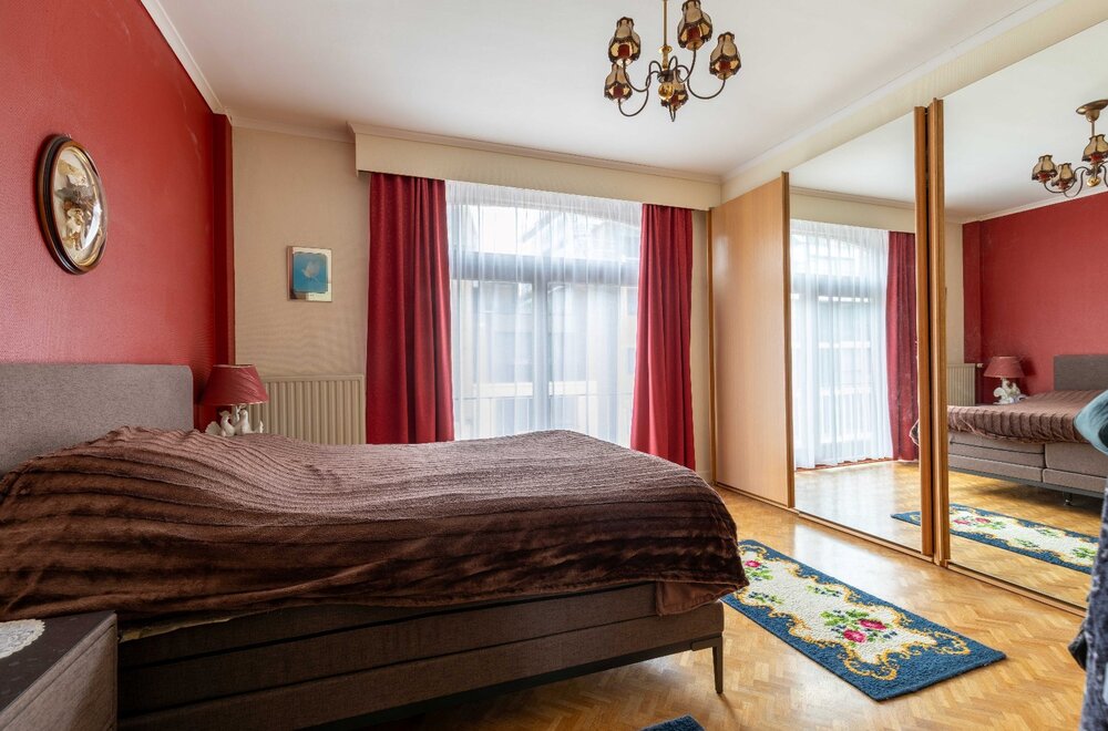 ruime-praktische-woning-met-grote-garage-praktijk-en-5-slaapkamers-012.jpg