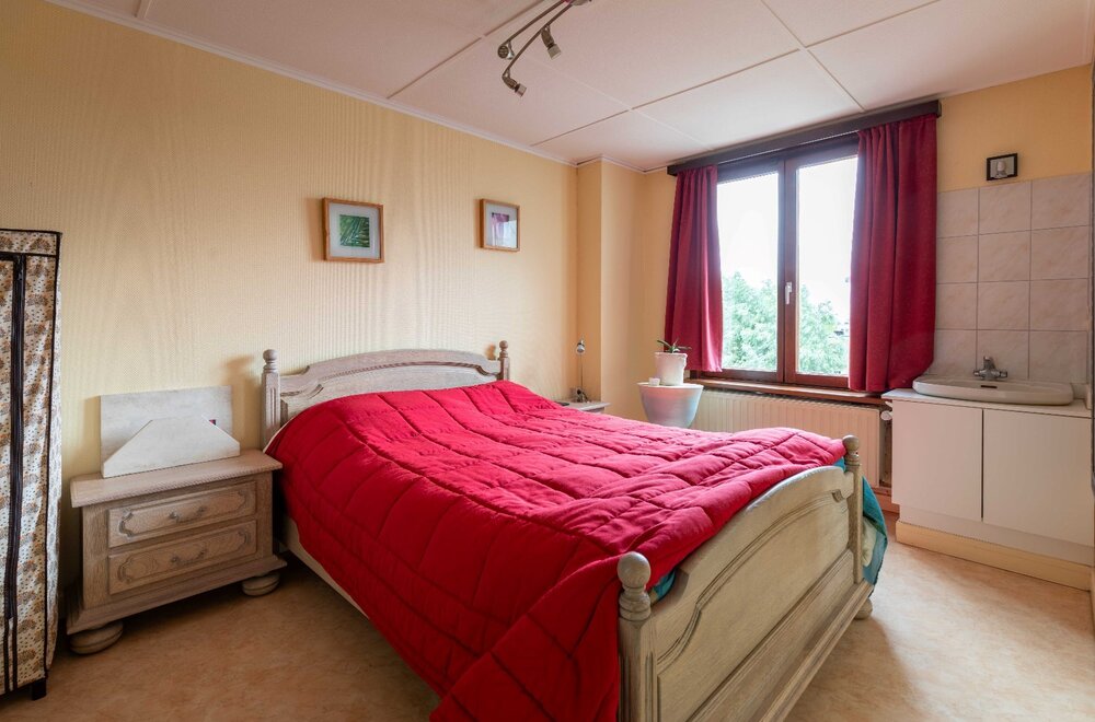 ruime-praktische-woning-met-grote-garage-praktijk-en-5-slaapkamers-014.jpg