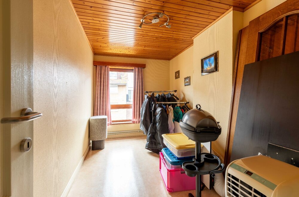 ruime-praktische-woning-met-grote-garage-praktijk-en-5-slaapkamers-018.jpg