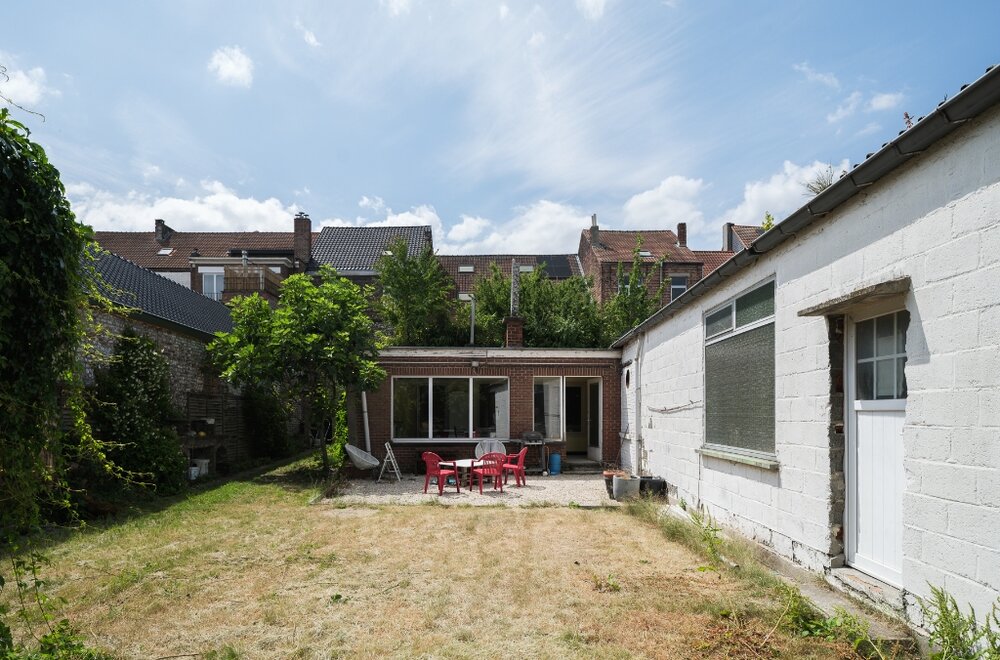 te-renoveren-woning-met-atelier-loods-ruime-tuin-en-bijzonder-veel-potentieel-op-een-boogscheut-van-het-stadscentrum-004.jpg