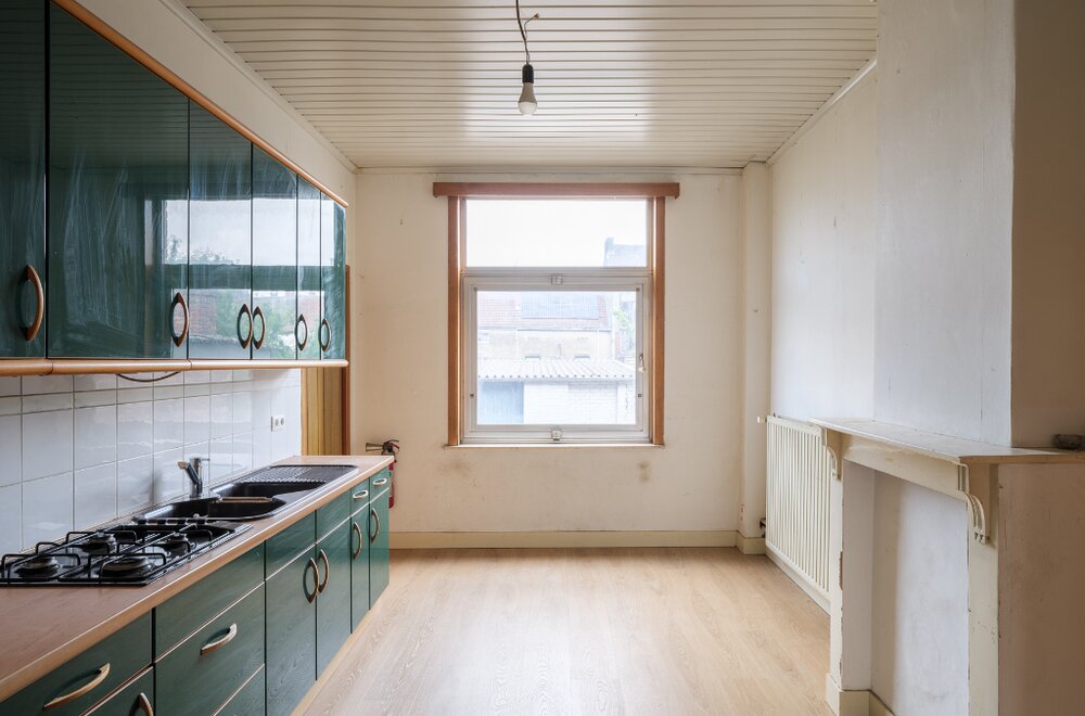 te-renoveren-woning-met-atelier-loods-ruime-tuin-en-bijzonder-veel-potentieel-op-een-boogscheut-van-het-stadscentrum-009.jpg