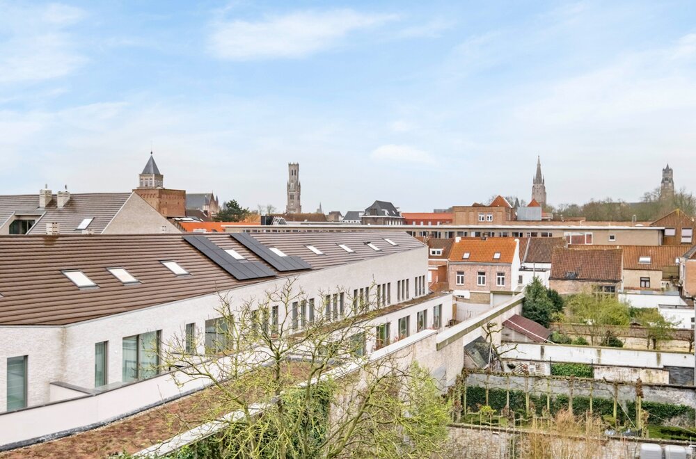 ruim-en-lichtrijk-appartement-aan-t-stil-ende-te-brugge001.jpg