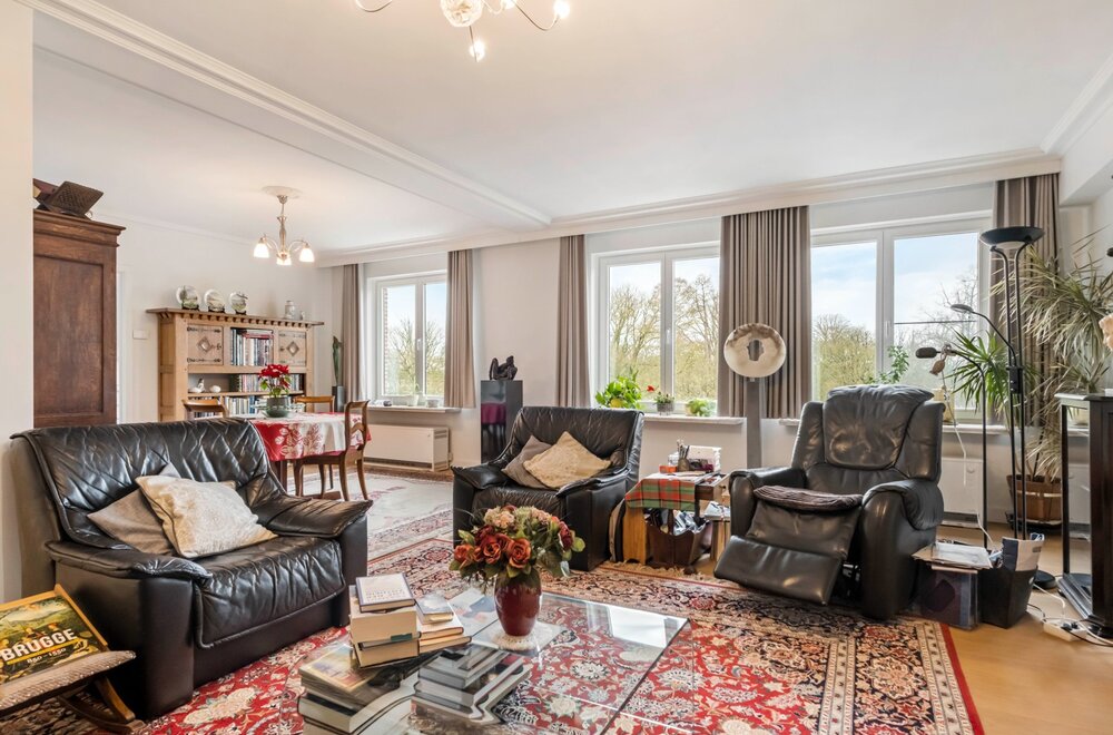 ruim-en-lichtrijk-appartement-aan-t-stil-ende-te-brugge005.jpg
