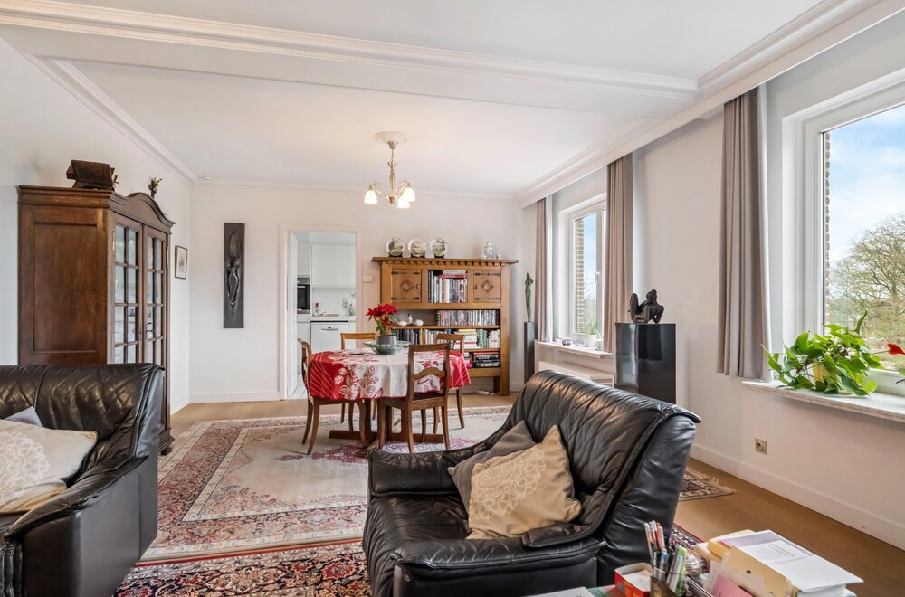 ruim-en-lichtrijk-appartement-aan-t-stil-ende-te-brugge006.jpg