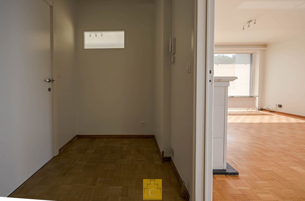recent-gerenoveerd-3-slaapkamer-appartement-vlakbij-het-station-mooie-uitzichten-mogelijkheid-garage003.jpg