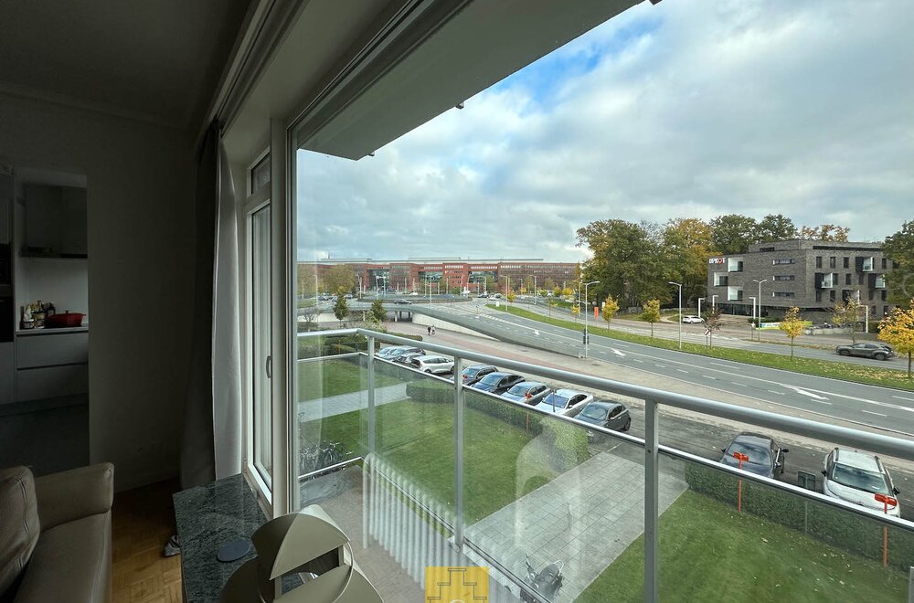 recent-gerenoveerd-3-slaapkamer-appartement-vlakbij-het-station-mooie-uitzichten-mogelijkheid-garage004.jpg