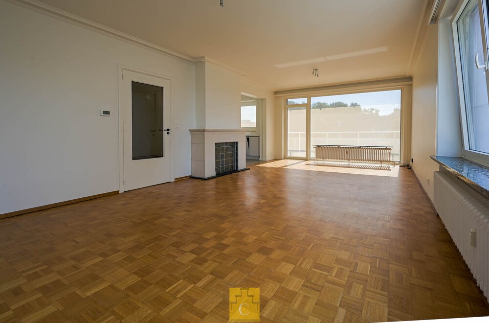 recent-gerenoveerd-3-slaapkamer-appartement-vlakbij-het-station-mooie-uitzichten-mogelijkheid-garage005.jpg