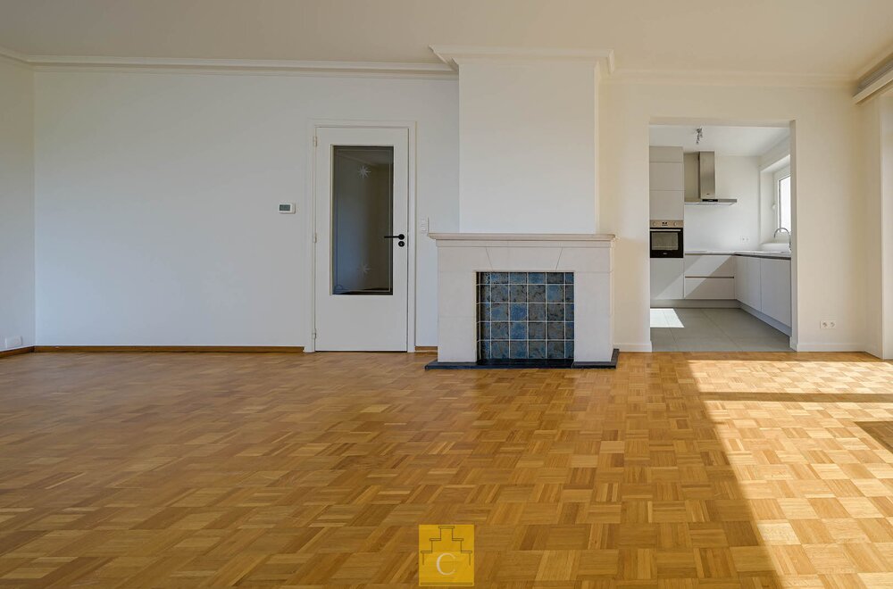 recent-gerenoveerd-3-slaapkamer-appartement-vlakbij-het-station-mooie-uitzichten-mogelijkheid-garage006.jpg