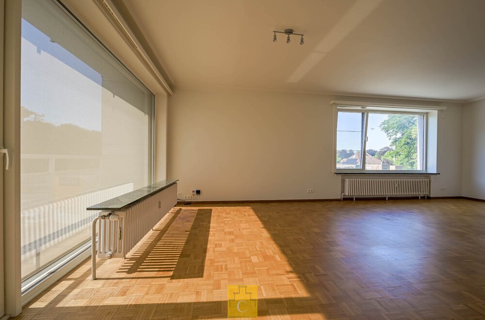 recent-gerenoveerd-3-slaapkamer-appartement-vlakbij-het-station-mooie-uitzichten-mogelijkheid-garage008.jpg