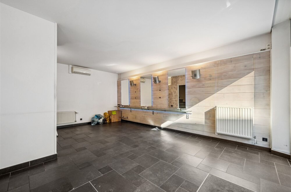 te-vernieuwen-handelspand-met-appartement-naast-korenmarkt002.jpg