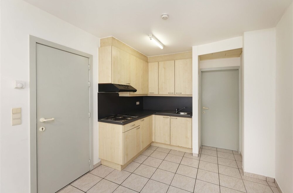 gelijkvloerse-studio-gelegen-in-hartje-tongeren-opbrengsteigendom004.jpg