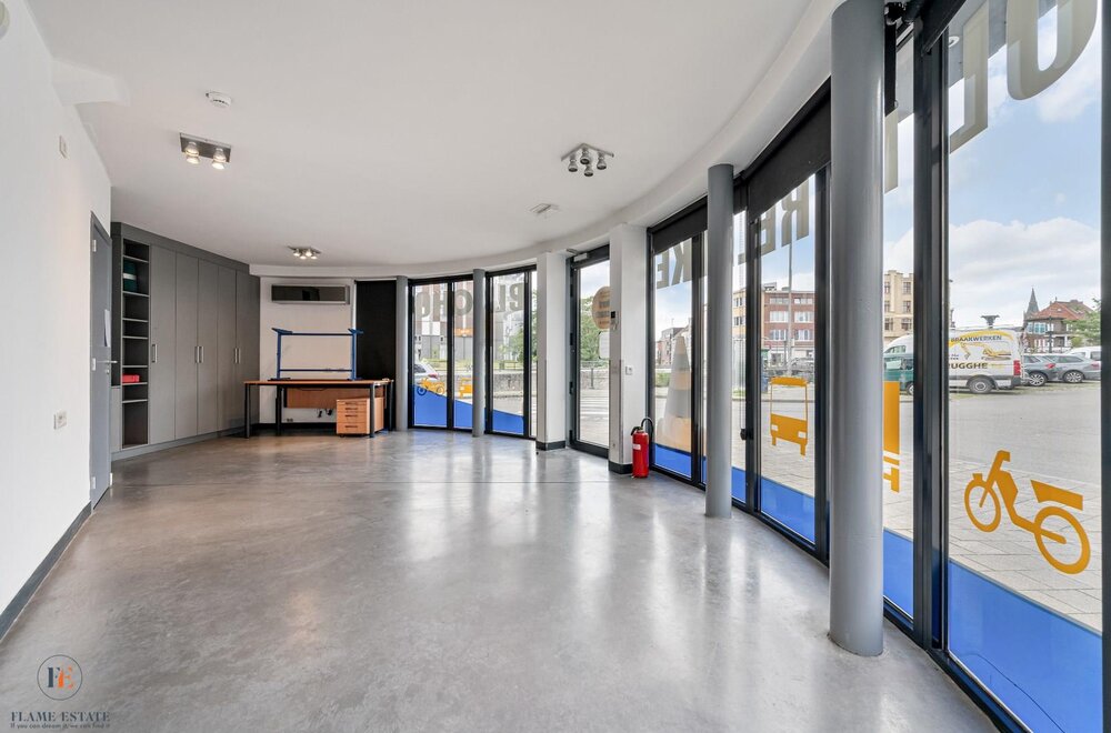 moderne-commerci-le-ruimte-met-topzichtbaarheid-aan-de-coupure004.jpg