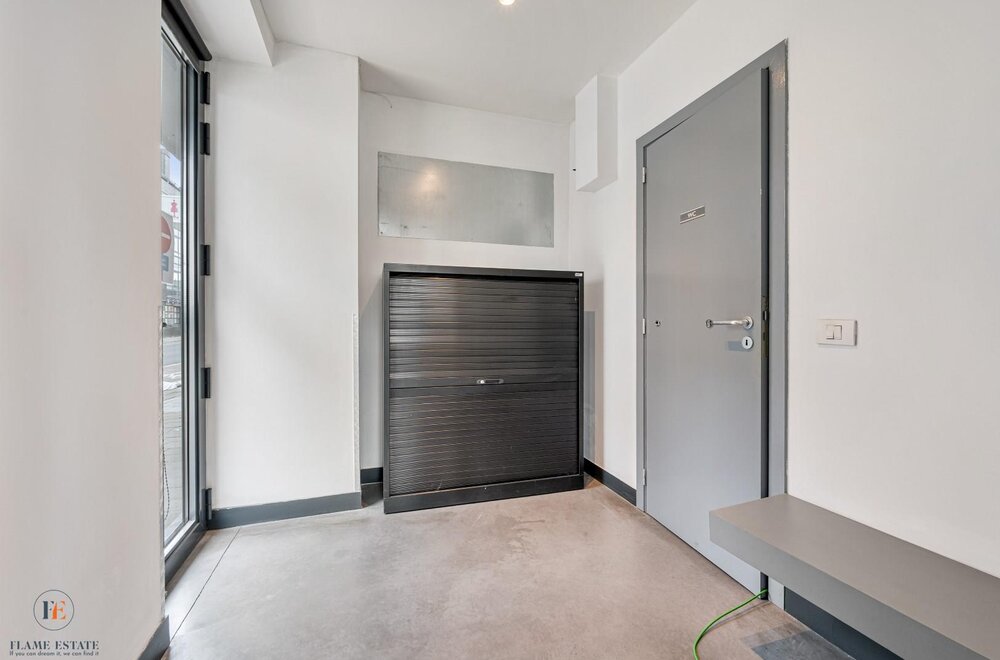 moderne-commerci-le-ruimte-met-topzichtbaarheid-aan-de-coupure006.jpg