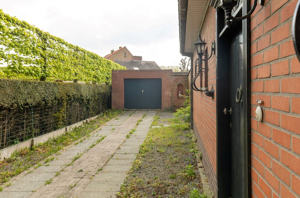 charmante-woning-met-garage-tuin-en-veel-mogelijkheden-in-brugse-rand017.jpg