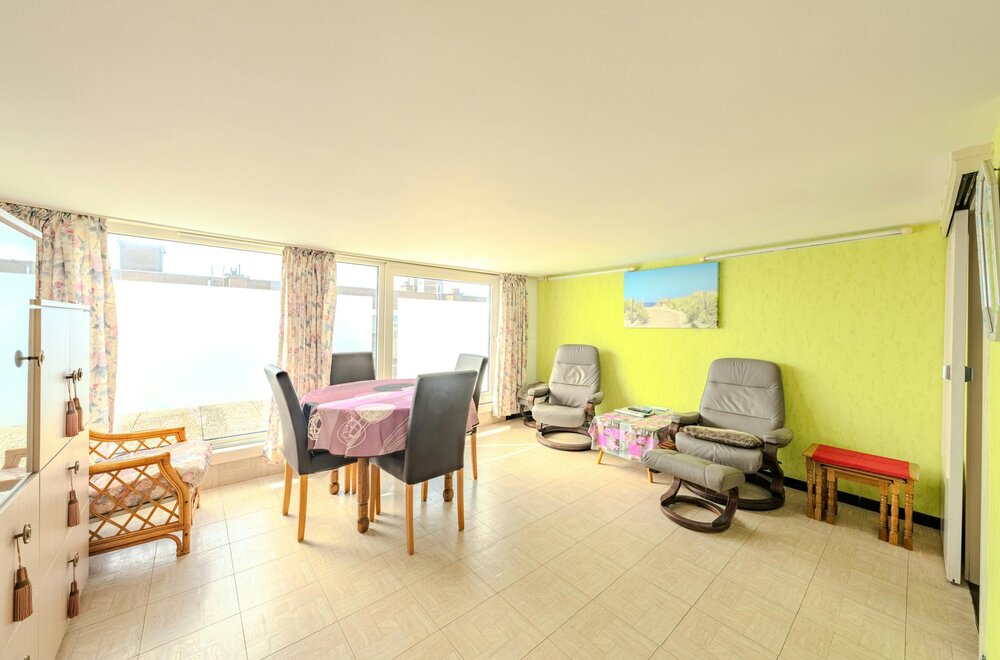 lichtrijk-dakappartement-te-koop-met-zijdelings-zeezicht-004.jpg